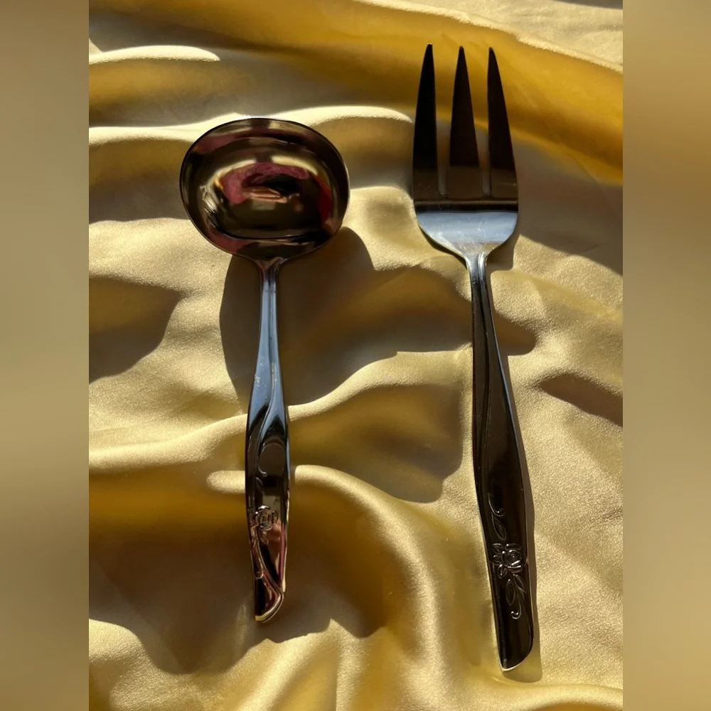 VINTAGE Dead Stock Americana Beauty Rose Flatware Set - New in Box - Picture 12 of 16